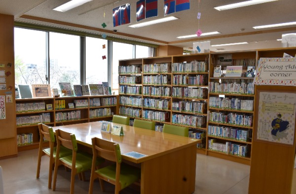 駒込図書館YAコーナー